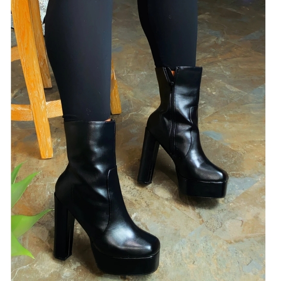 𝙇𝙖𝙨𝙩 𝙎𝙞𝙯 8.5 🖤South London Platform Boot - Picture 10 of 11